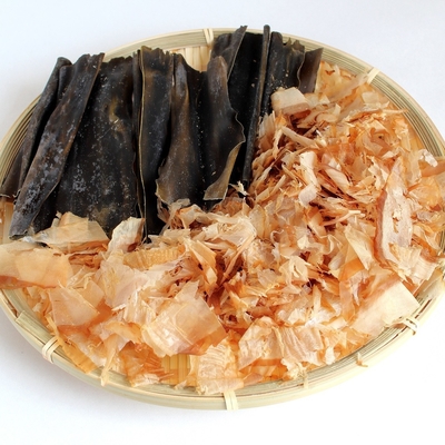 100g OEM 일본 가다랭이포 가쯔오부시 생선은 자유로운 식품 첨가물을 얇은 조각으로 벗겨집니다